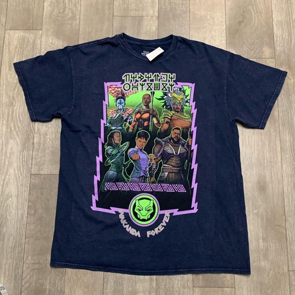 Mens Marvel Black Panther: Wakanda Forever T-Shirt. Men's size XL. Navy Blue